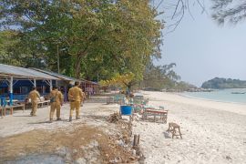 Wabup Belitung: 17 warung di bibir pantai Tanjung Kelayang sudah dibenahi