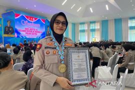 Kapolda Sultra motivasi personel lewat penghargaan Polwan berprestasi