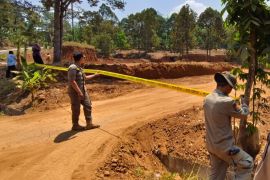 Pemkab Jepara bersama tim gabungan menutup galian C tak berizin