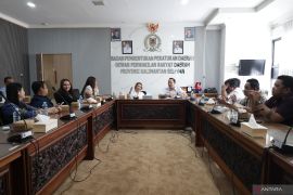 Anggota DPRD Gunung Mas Kalteng kunjungan ke "Rumah Banjar"