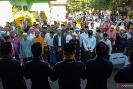 Dukung dua periode, ratusan warga antar Sultan mendaftar jadi calon Kades Pengembur