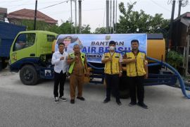 Pemprov Kalteng distribusi 74 ribu liter air bersih tanggulangi dampak kemarau