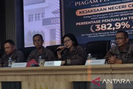 Kejari Cimahi menahan dua tersangka kasus korupsi pelatihan kerja