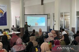 ANTARA gelar pelatihan foto produk bagi pelaku UMKM di Kendari
