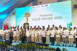 Bank NTB Syariah meraih penghargaan Bank Implementasi KEJAR terbaik