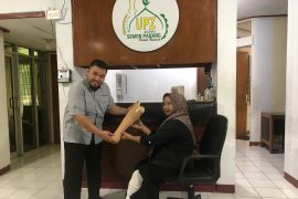 Kaki Palsu Pulihkan Harapan, UPZ BAZNAS Semen Padang Bantu Rahma Kembali Berjalan dan Produktif