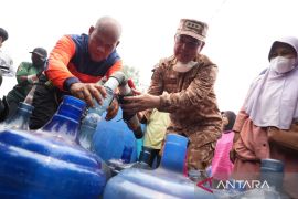 Pemprov Kalbar bantu air bersih untuk warga sekunder C