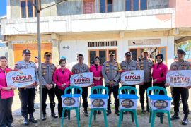 Kapolda salurkan bantuan Kapolri untuk personel terdampak gempa di Flores