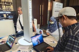 ASUS ExpertBook Ultra kalahkan laptop flagship kompetitor