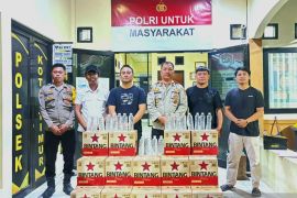Polisi sita ratusan botol minuman beralkohol di Kota Gorontalo