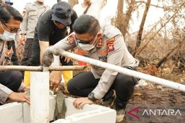 Warga pesisir Bengkayang manfaatkan sumur bor Polri untuk kebutuhan sehari-hari