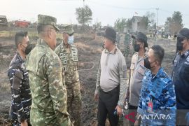 Kapolda Kalsel gandeng TNI AL dan AU datangkan cairan inovasi karhutla