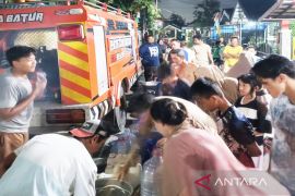 Relawan Paba bantu distribusikan air bersih ke warga Pelambuan dan Kuin Cerucuk