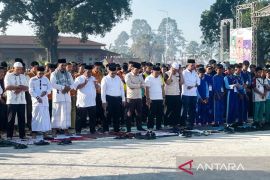Ribuan peserta kemah pramuka madrasah Sulsel gelar shalat minta hujan