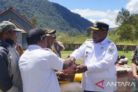 Pemkab Jayawijaya salurkan bantuan sosial ke warga terdampak bencana alam