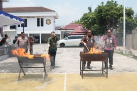 Kejari Natuna musnahkan barang bukti dari 14 perkara kejahatan