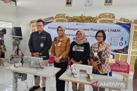 BI Solo berdayakan UMKM lewat bantuan mesin jahit high speed