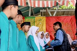 Pemkab Padang Pariaman salurkan 10.672 setel seragam sekolah gratis