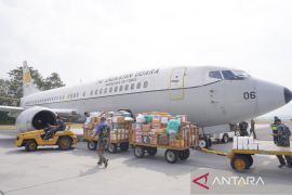 TNI AU kerahkan Boeing 737 angkut 2 ton bantuan ke NTT