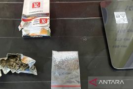 Polres Tapsel amankan dua pria dalam pengungkapan dugaan peredaran sabu dan ganja