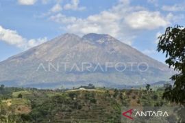 Pembatasan pendakian Rinjani demi keselamatan wisatawan