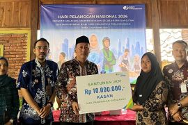 Peringati Harpelnas, BPJS Ketenagakerjaan Semarang Majapahit serahkan santunan dan kartu kepesertaan