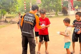 Dompet Dhuafa bagikan masker di wilayah terdampak karhutla