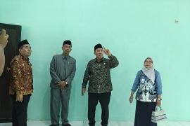 Anggota DPR RI tinjau program revitalisasi sekolah di Sidoarjo
