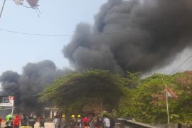 Kebakaran hanguskan sejumlah lapak di Kedoya Selatan Jakbar