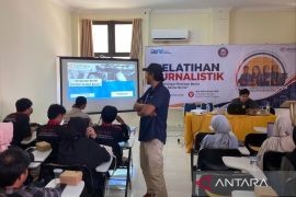 ANTARA latih mahasiswa UKM pers kuasai teknik penulisan standar kantor berita