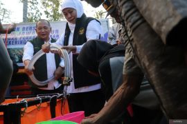 Bantuan air bersih bagi warga terdampak kekeringan