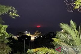 Erupsi Gunung Anak Krakatau bawa hujan abu ke pesisir Banten