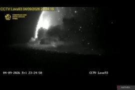 Masyarakat Banten diminta tak panik respons erupsi Gunung Anak Krakatau