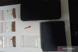 Polisi Bekasi tangkap pria bawa tiga paket narkotika sintesis
