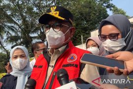 Erupsi Anak Krakatau, Gubernur Banten imbau warga tetap tenang