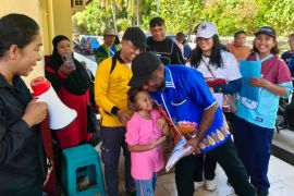 Disdik Papua salurkan bantuan seragam bagi siswa terdampak kebakaran