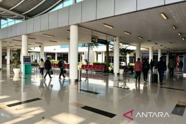 Penerbangan di Bandara RHF dibatalkan akibat erupsi Anak Krakatau