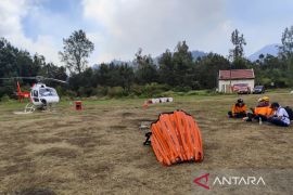 Helikopter pengebom air tiba di Paltuding Ijen siap padamkan karhutla
