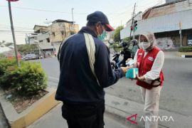 PMI Cianjur membagikan masker pada masyarakat terdampak erupsi Krakatau