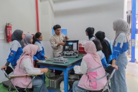 Srikandi PLN ajak generasi muda kenal lebih dekat dunia energi lewat "Srikandi Goes to School & Campus"