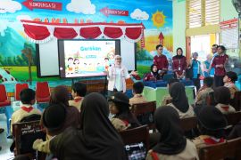 Srikandi PLN Goes to School & Campus ajak pemuda lebih kenal dunia energi