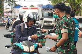 Kolaborasi Kodim dan Polres bagikan ribuan masker untuk masyarakat