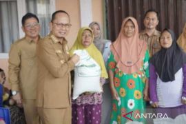 Pemkab Bangka Tengah salurkan 51,36 ton beras kepada 1.712 KPM