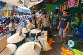 Bulog NTT menyalurkan 21.676 ton beras SPHP untuk menjaga harga pangan