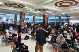 AP: Penerbangan rute Jakarta Bandara SIM masih erupsi GAK