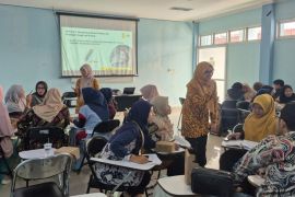 FEB UI beri kiat pengelolaan keuangan usaha dan keluarga