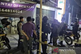 Polisi bubarkan tawuran dan amankan dua sajam di Jaktim