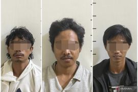 Polisi ringkus tiga pelaku pencurian dan pemilik sajam di Tangsel