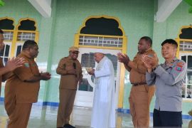 Pemkot Sorong bantu Rp100 juta rehabilitasi masjid di Pulau Doom