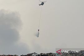 Update kebakaran TPA Galuga Bogor pagi ini: Helikopter TNI AU diterjunkan lakukan water bombing